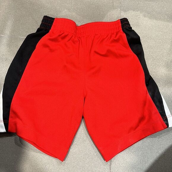 Nike red shorts size 6 - Picture 4 of 4